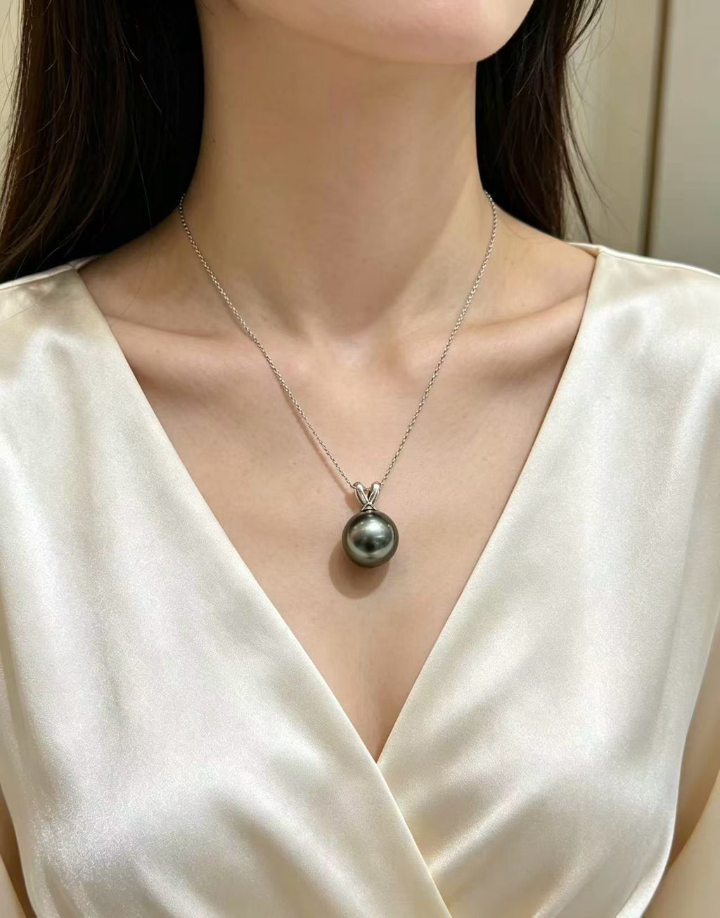 12mm near-round peacock green Tahitian pearl pendant in S925 sterling silver with silver chain