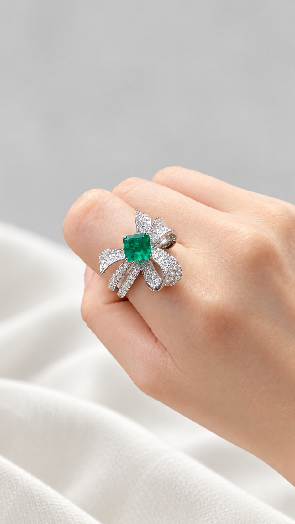 Guild Certified 1.12ct Vivid Green Natural Emerald Bow Ring with natural diamond 18k