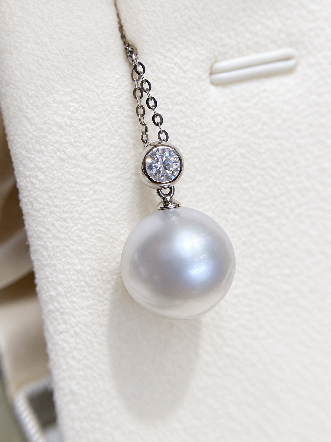 13–13.5mm white South Sea pearl pendant with lab-grown diamond