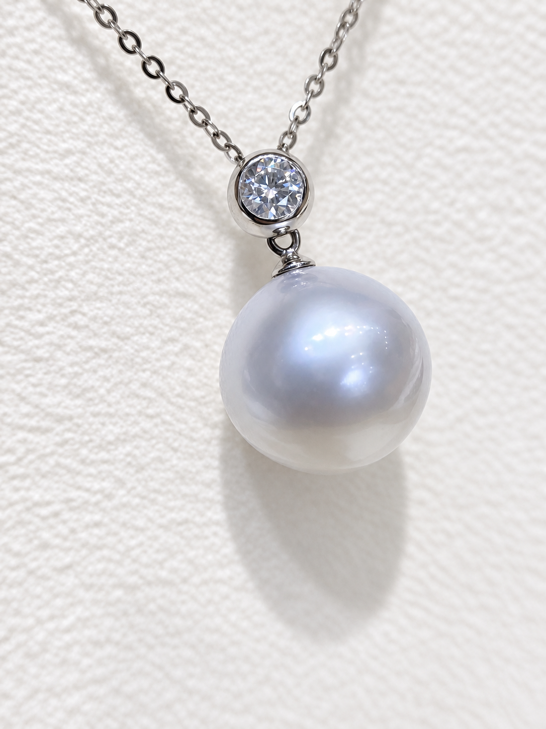 13–13.5mm white South Sea pearl pendant with lab-grown diamond