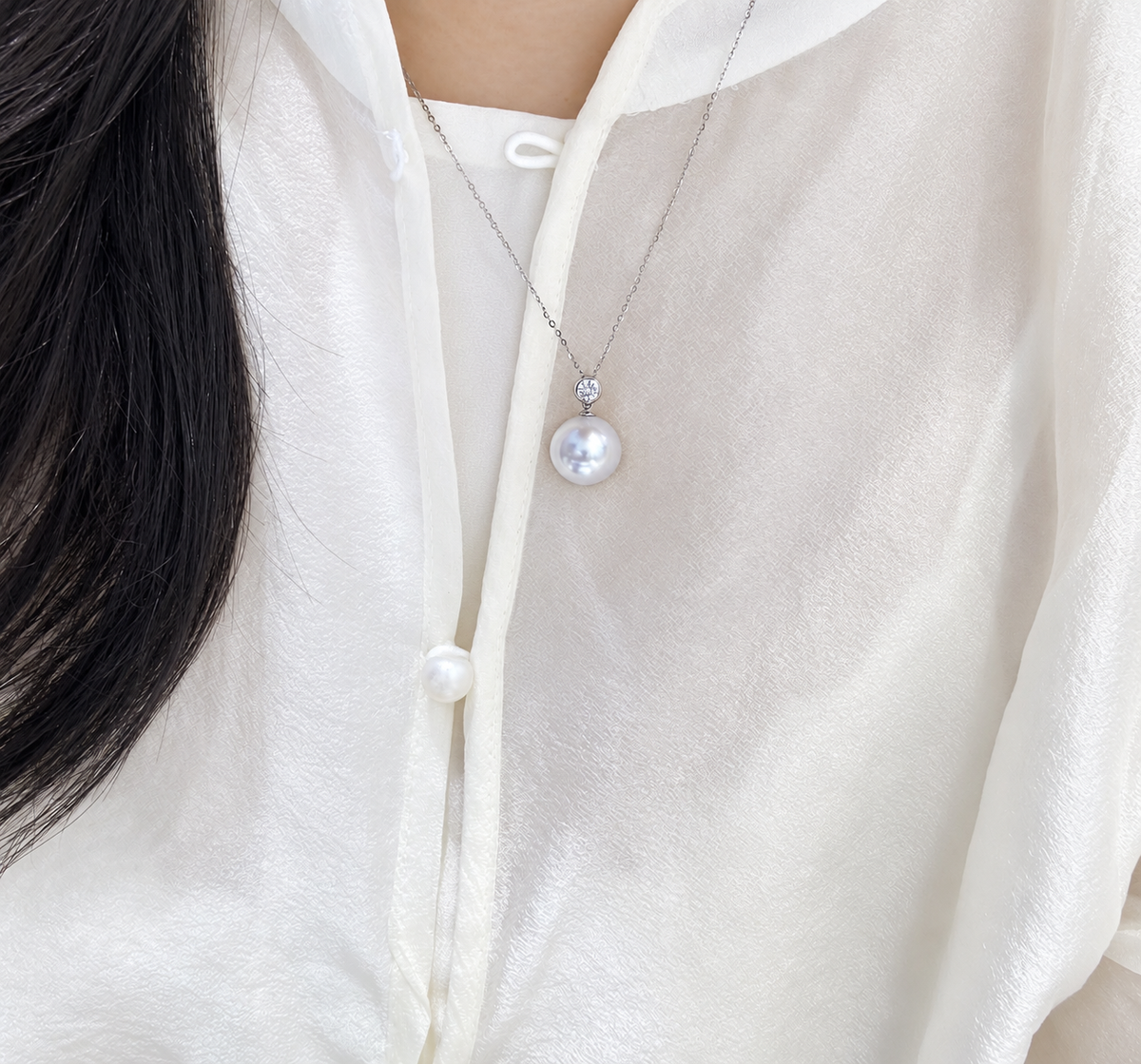 13–13.5mm white South Sea pearl pendant with lab-grown diamond