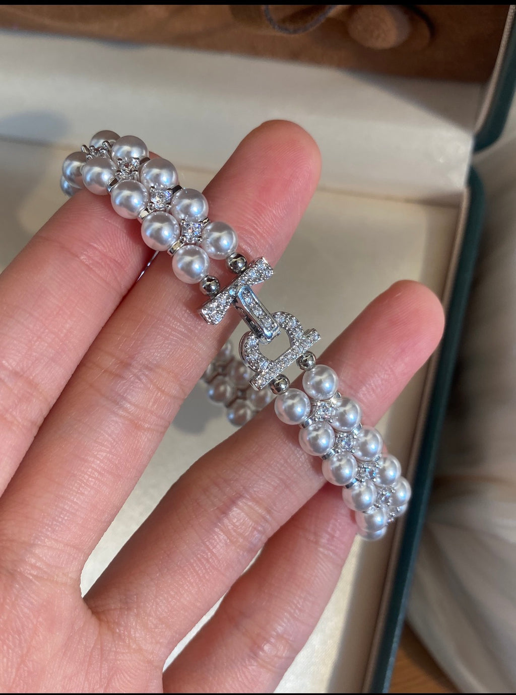 Double-strand Akoya pearl bracelet with 14K white gold natural diamond clasp