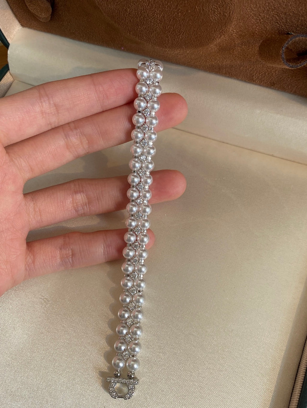Double-strand Akoya pearl bracelet with 14K white gold natural diamond clasp