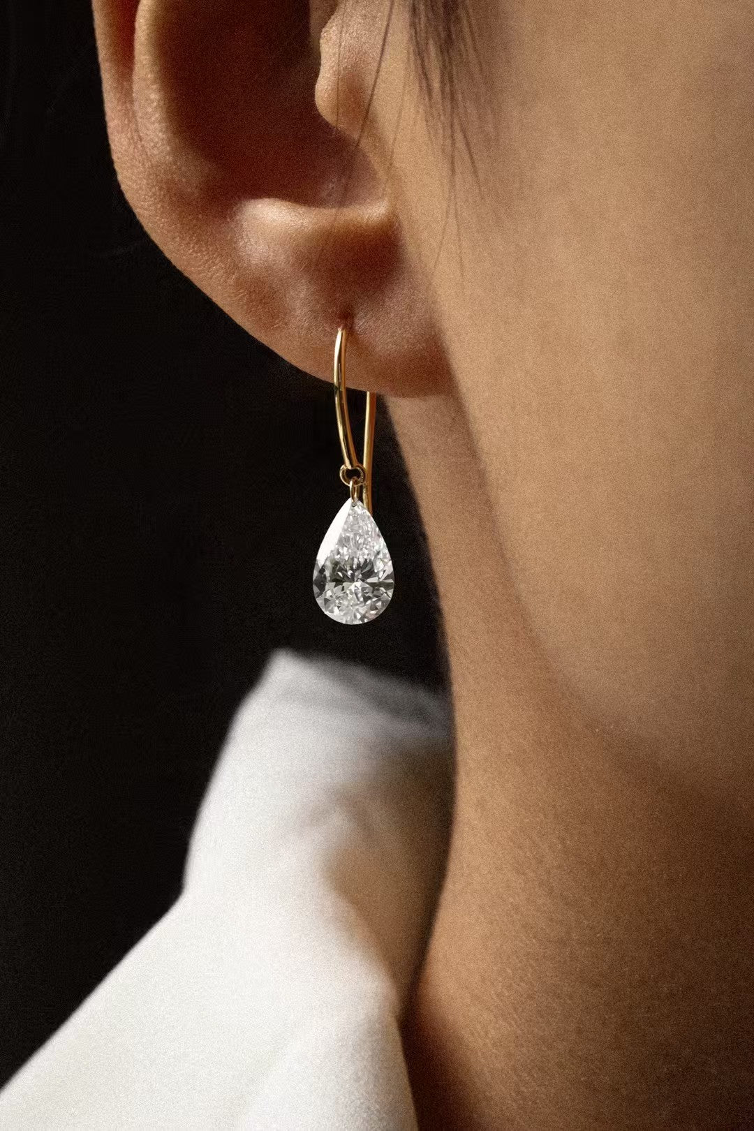 Pear-cut lab-grown diamond drop earrings in yellow gold, view 1