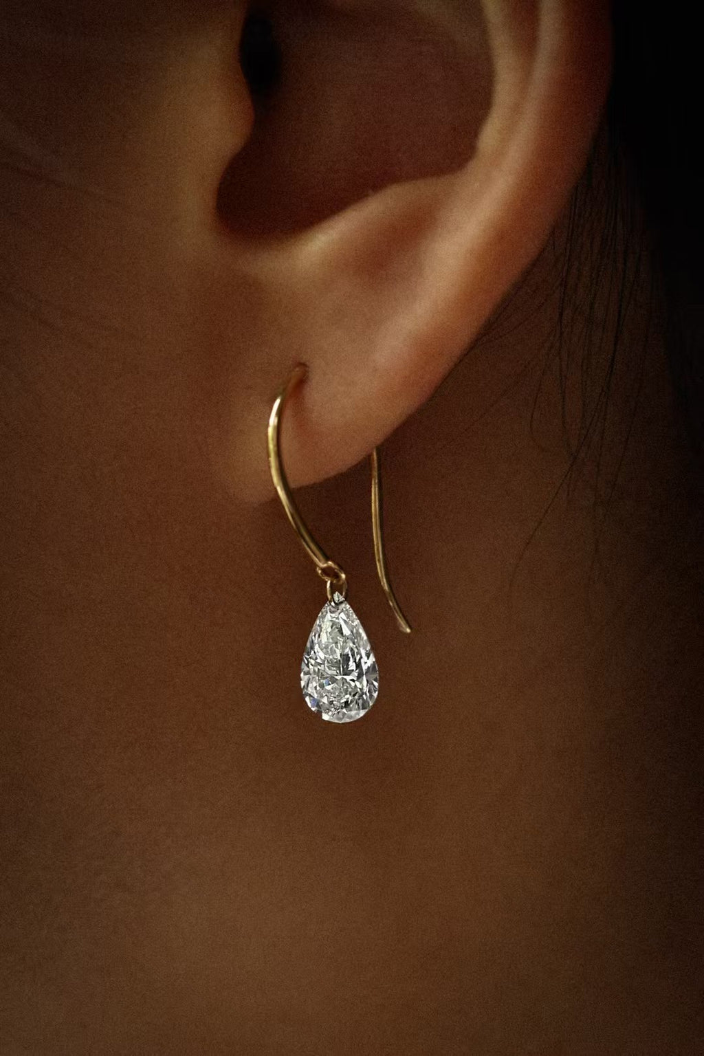 Pear-cut lab-grown diamond drop earrings in yellow gold, view 2