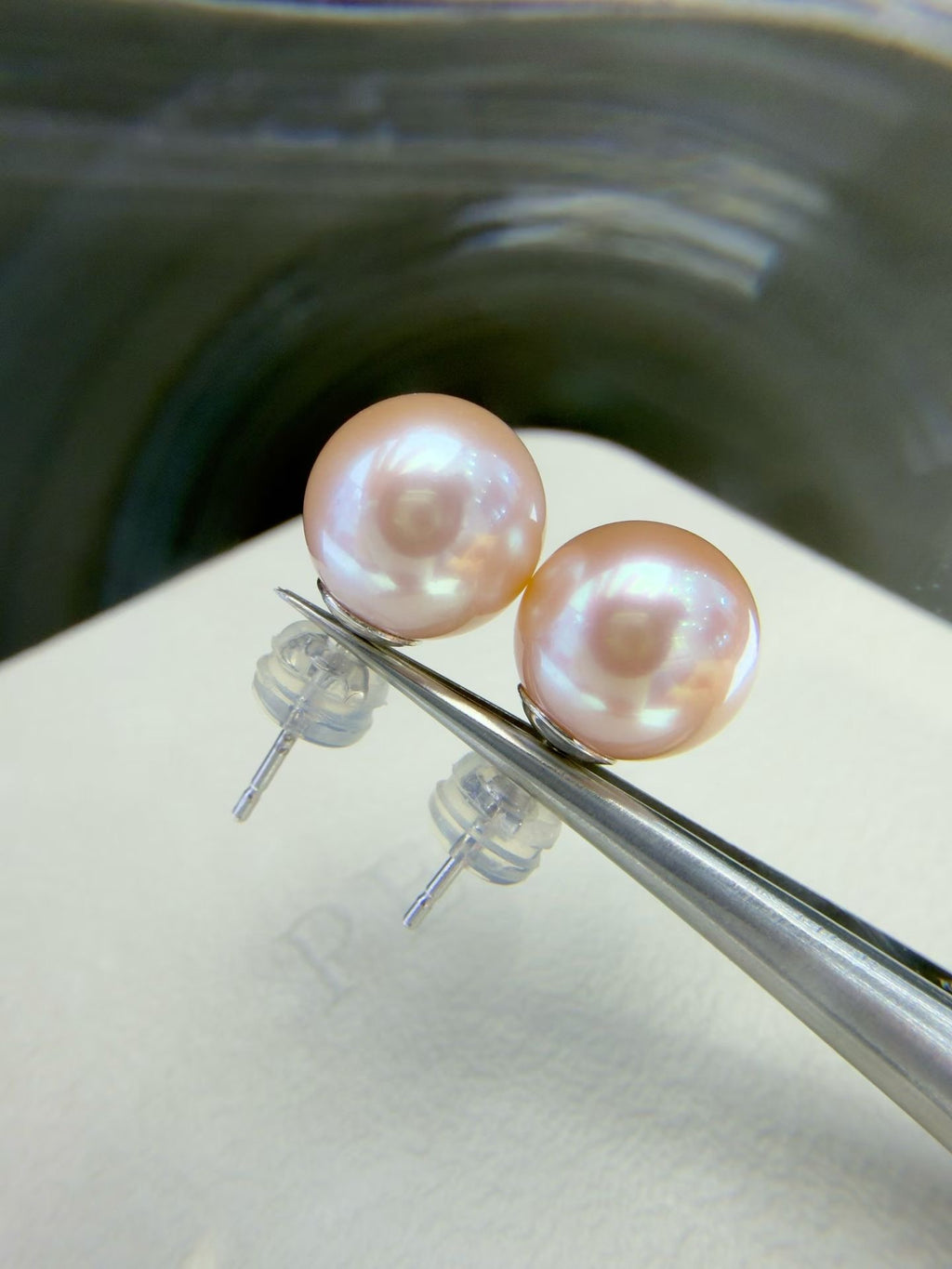 9.5–10mm pink-lavender round freshwater pearl stud earrings with 14K gold posts
