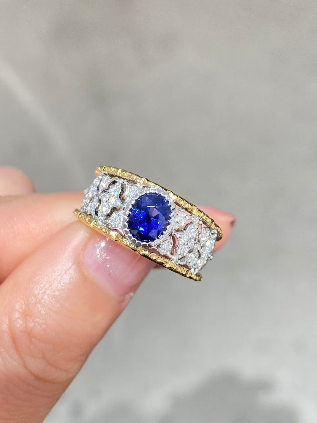 1 ct natural blue sapphire and lab-grown diamond openwork ring in 18K gold