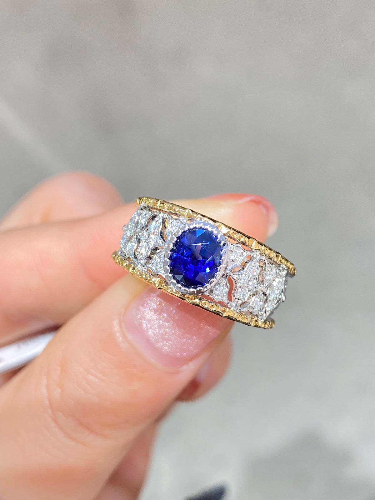 1 ct natural blue sapphire and lab-grown diamond openwork ring in 18K gold