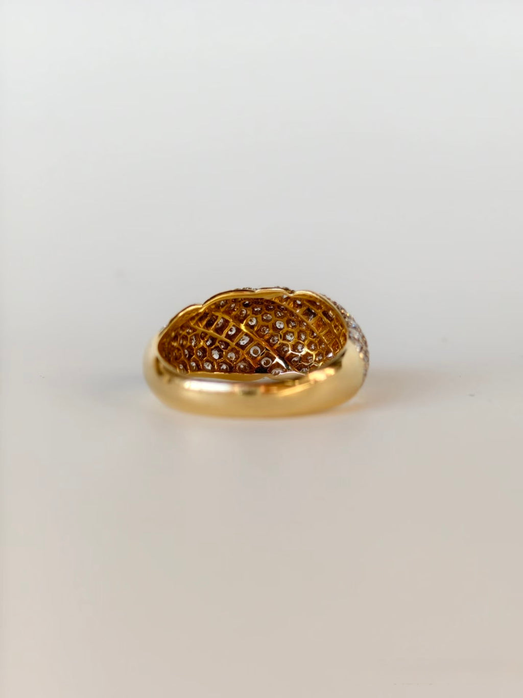 Vintage-inspired 18K yellow gold bombé twist ring with pavé natural diamonds