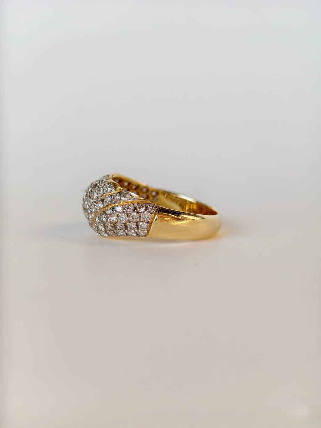 Vintage-inspired 18K yellow gold bombé twist ring with pavé natural diamonds