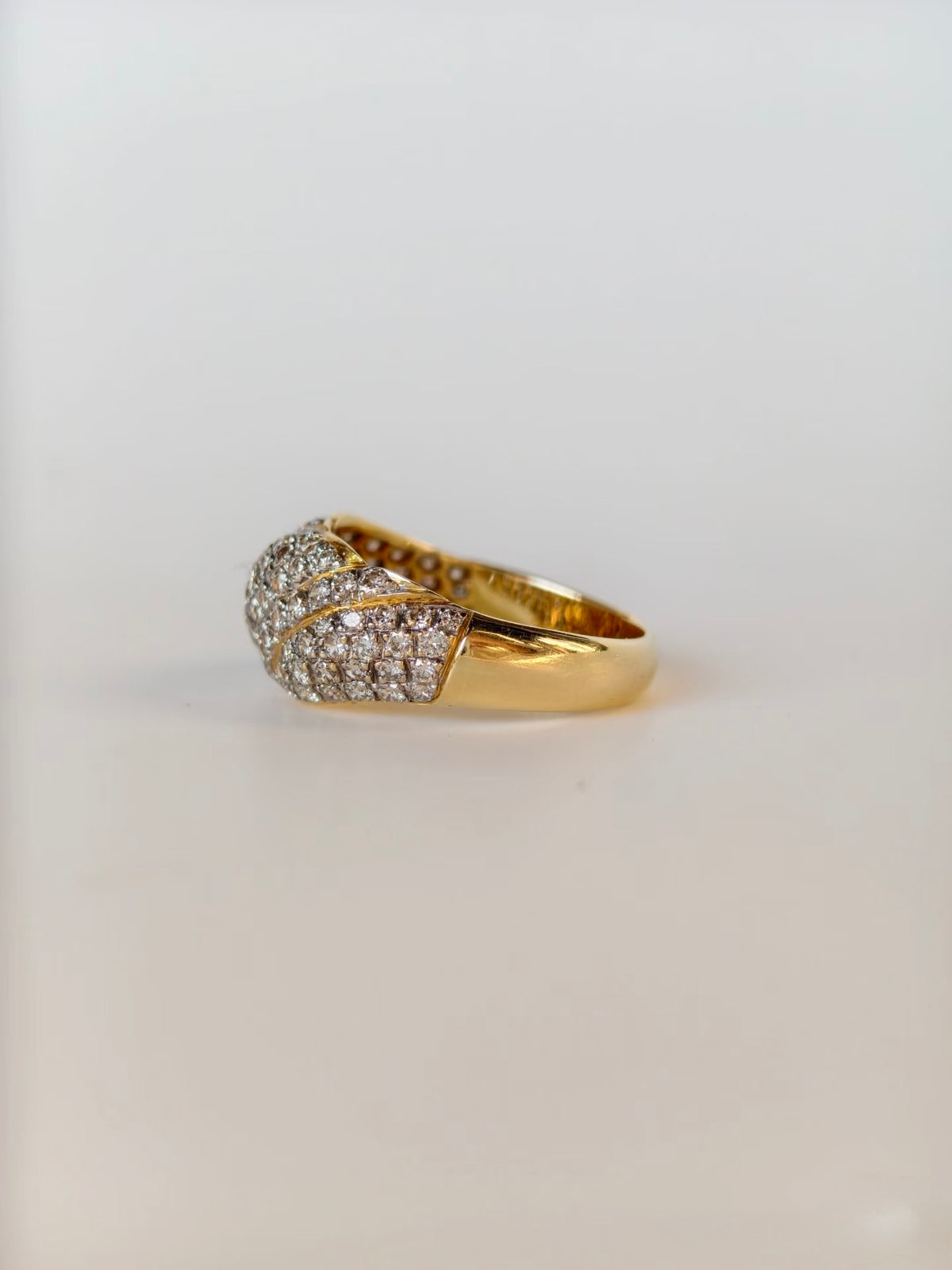 Vintage-inspired 18K yellow gold bombé twist ring with pavé natural diamonds