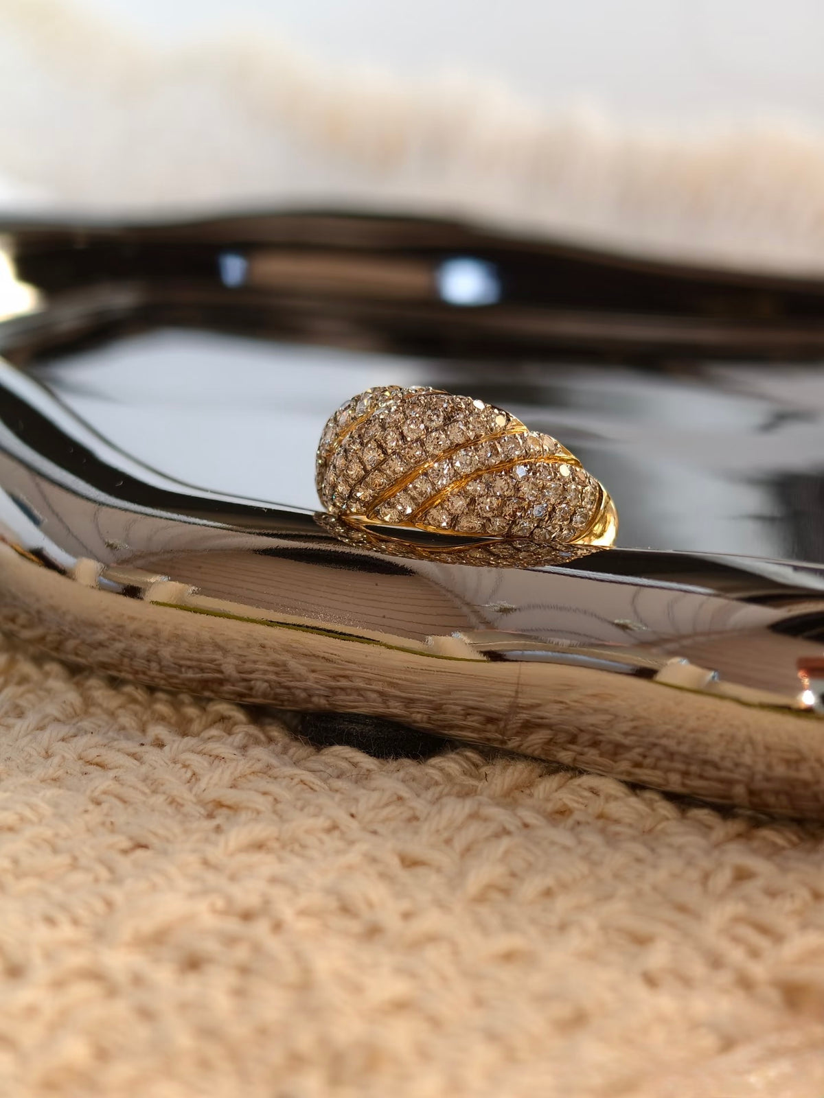 Vintage-inspired 18K yellow gold bombé twist ring with pavé natural diamonds